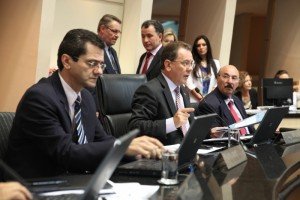 Assembleia aprova reajuste do mnimo regional.