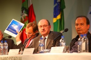 Documento da Fecomrcio SC pede mudanas no Simples Nacional