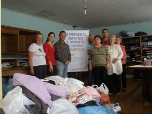Entrega das doaes da campanha do agasalho 2014.
