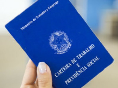 Mais de um tero das empresas varejistas pretende contratar temporrios para o Natal .