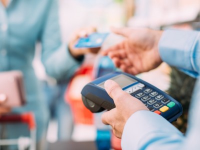 Pre�os podem aumentar at� 13% com redu��o de jornada e fim da escala 6�1, diz estudo da CNC